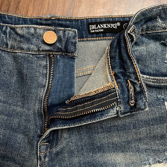 NWT Blank Nyc Fulton Medium Wash Roll Tab distressed Denim jean shorts 32 - Picture 10 of 13